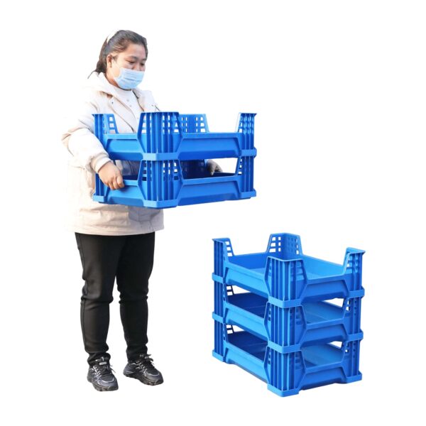 Plastic mealworm breeding box