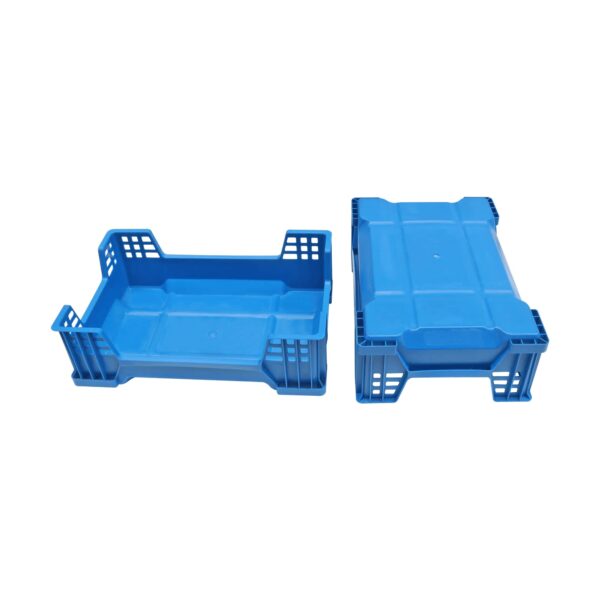 Plastic mealworm breeding box